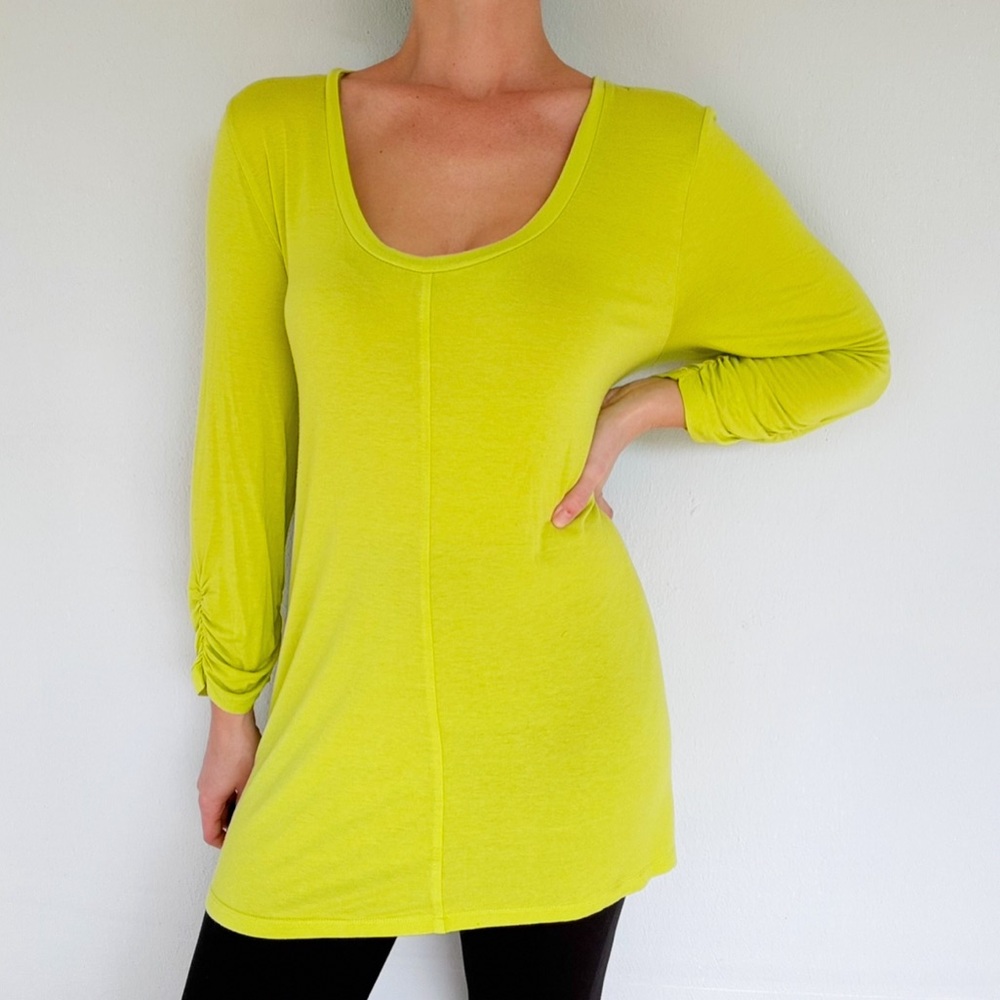 Premise chartreuse green long sleeve scoop neck stretch top size XL